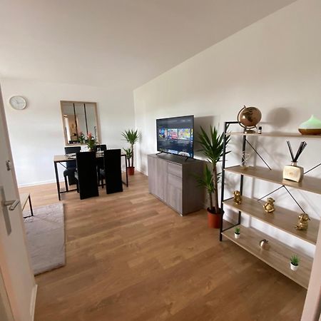 Appartement 59M2 Professionnel Ou Familial Saint Quentin En Yvelines Montigny-le-Bretonneux Exterior photo