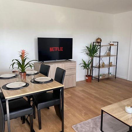 Appartement 59M2 Professionnel Ou Familial Saint Quentin En Yvelines Montigny-le-Bretonneux Exterior photo
